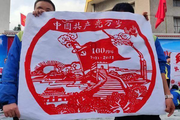 小S光脚跳舞甩头发打到汪小菲脸上，小姨子和姐夫是不是该保持一定的距离？游戏画面